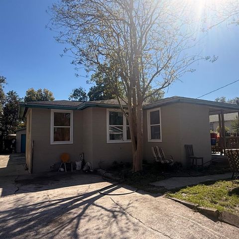 Photo of 2024 W 15th Street, Jacksonville, FL 32209 (MLS # GC538716)