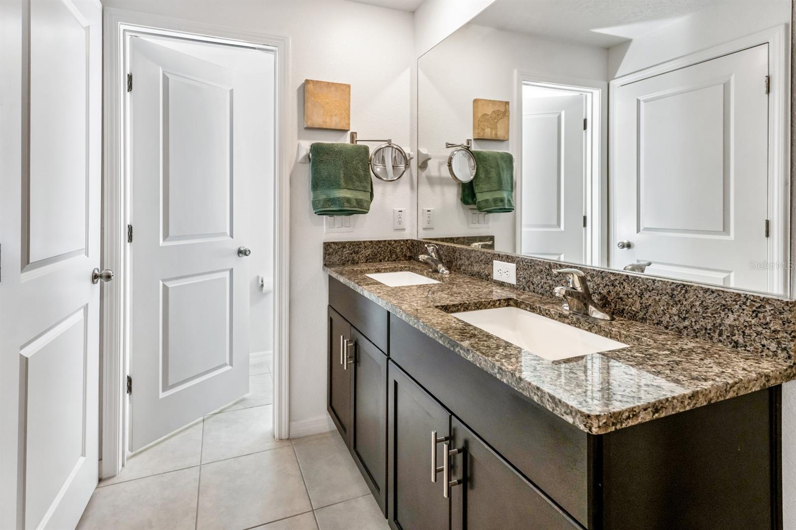 PALM RIVER TWNHMS PH 2 - Residential