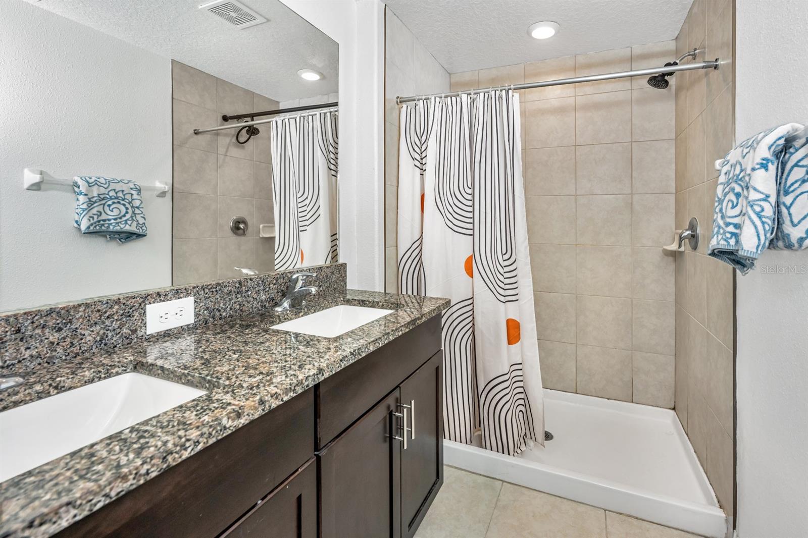 PALM RIVER TWNHMS PH 2 - Residential