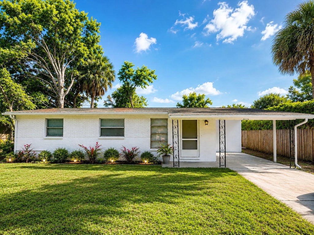 Photo of 2318 E 111th Ave, Tampa, FL 33612 (MLS # TB8541577)