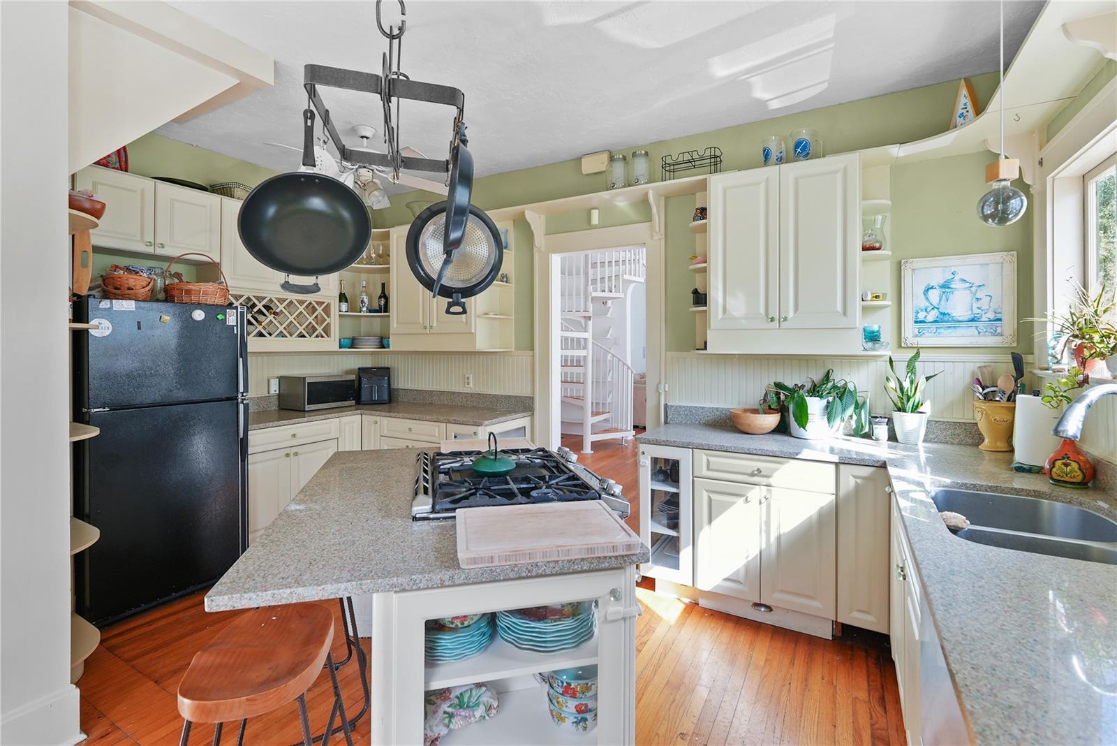 COLONIAL HILLS FIRST ADD - Residential