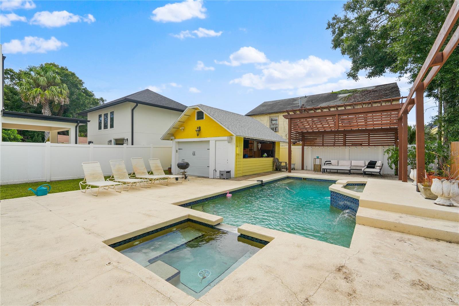 COLONIAL HILLS FIRST ADD - Residential