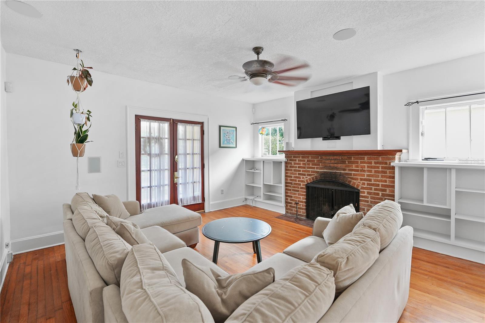 COLONIAL HILLS FIRST ADD - Residential