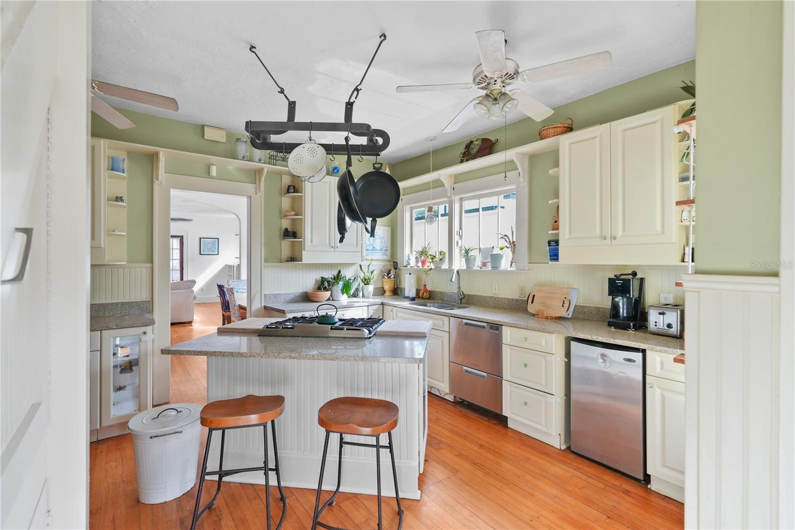 COLONIAL HILLS FIRST ADD - Residential