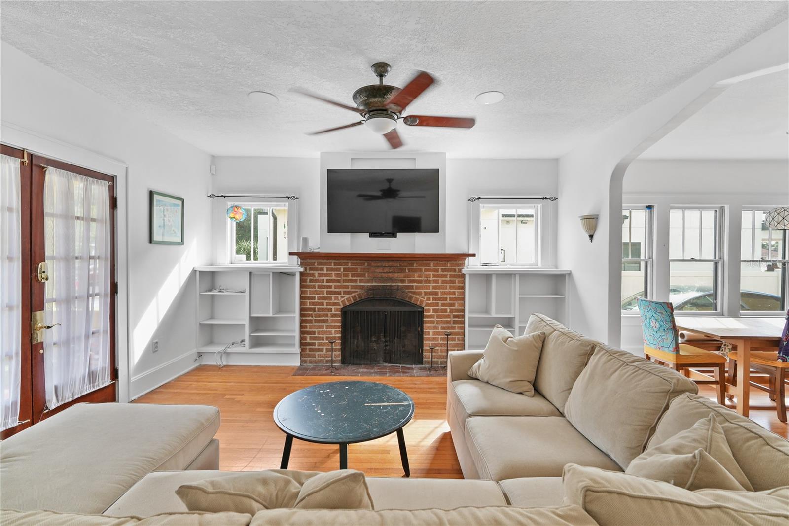 COLONIAL HILLS FIRST ADD - Residential