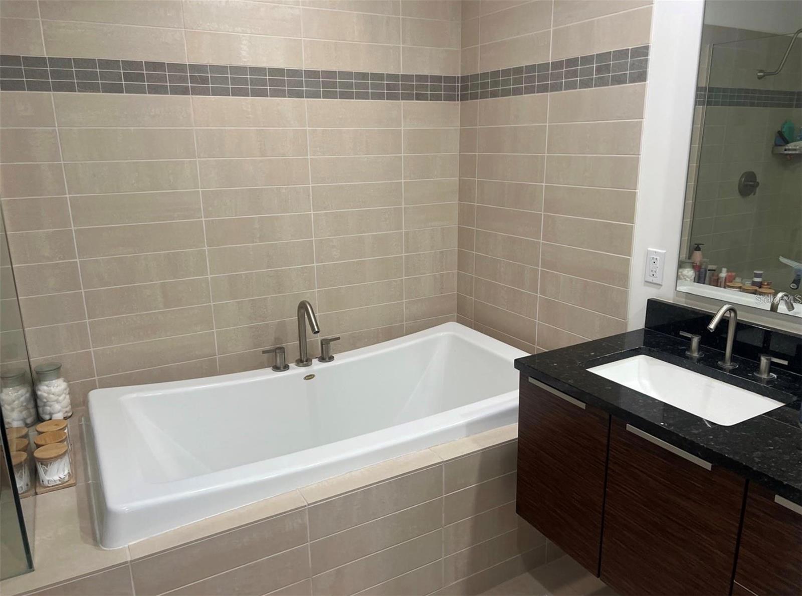 SIGNATURE PLACE CONDO - Residential Lease