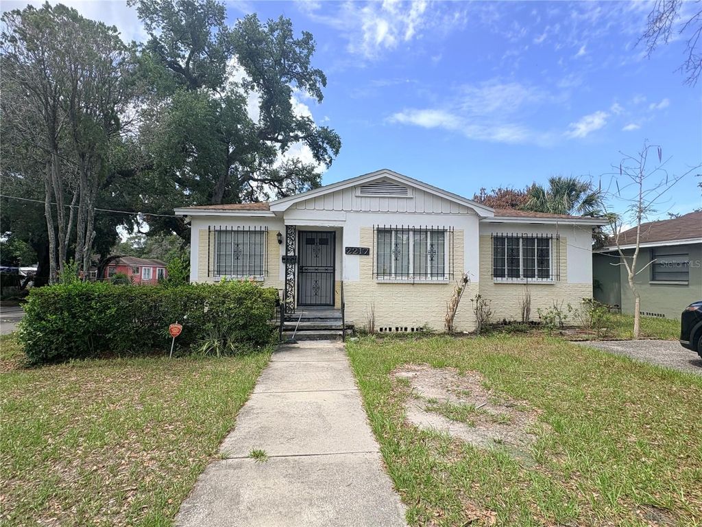 Photo of 2217 Mallory Avenue, Tampa, FL 33605 (MLS # TB8516366)