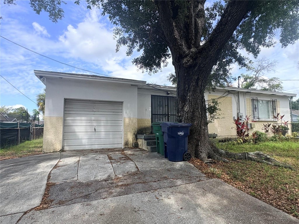 Photo of 2217 Mallory Avenue, Tampa, FL 33605 (MLS # TB8516366)