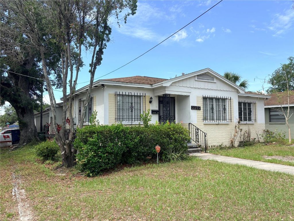 Photo of 2217 Mallory Avenue, Tampa, FL 33605 (MLS # TB8516366)