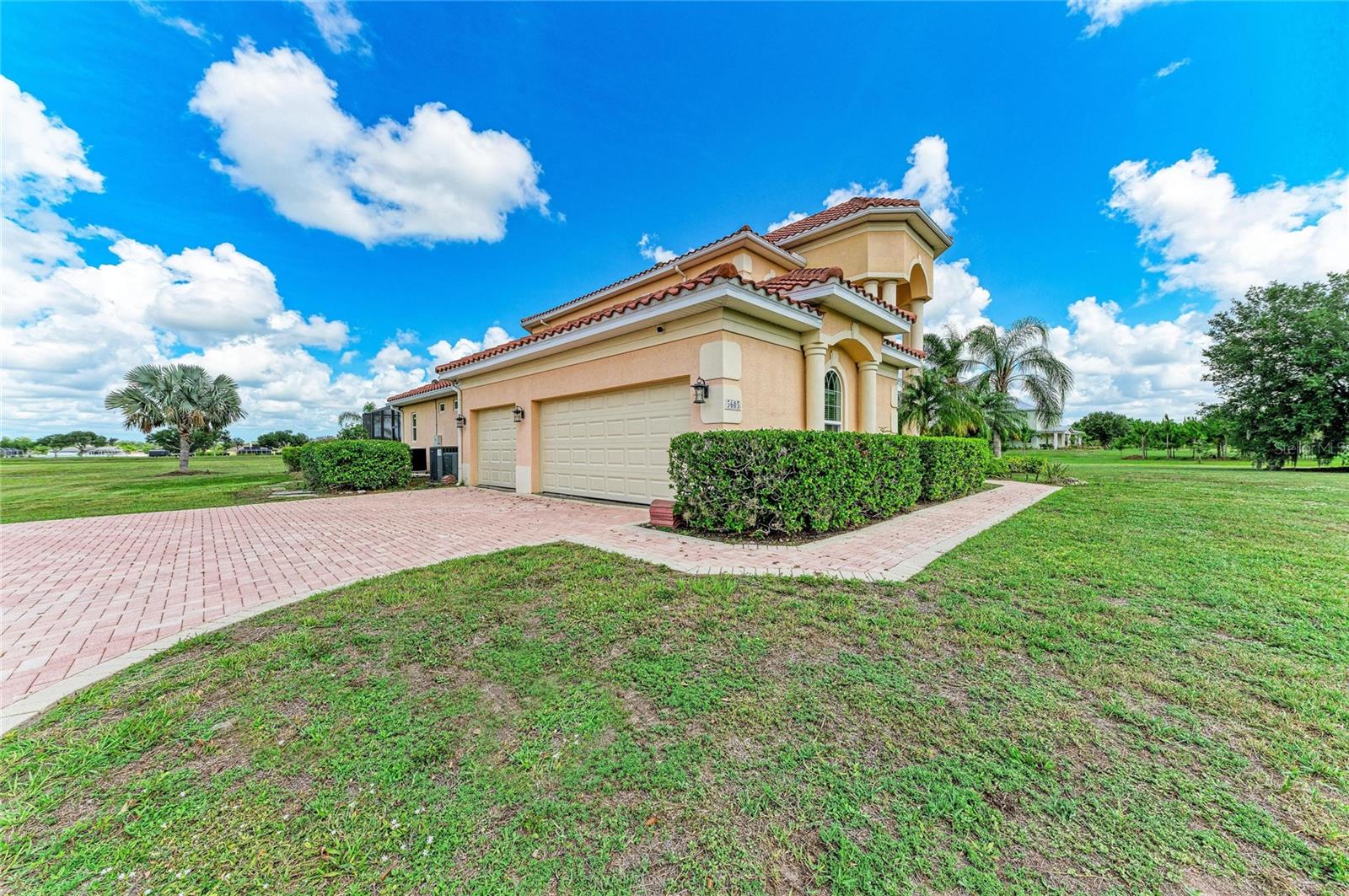 5605 LAKE PADDOCK CIRCLE