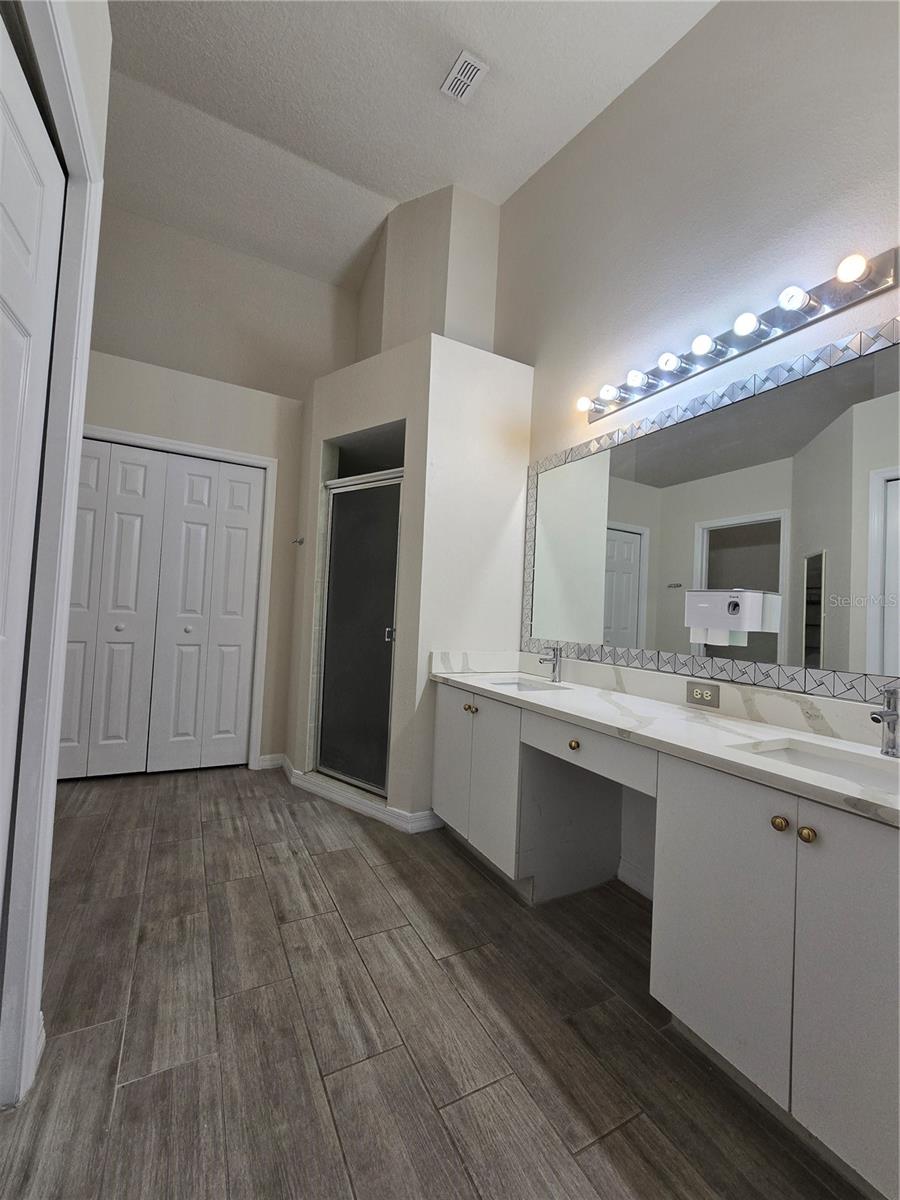 BROOKFIELD - Residential