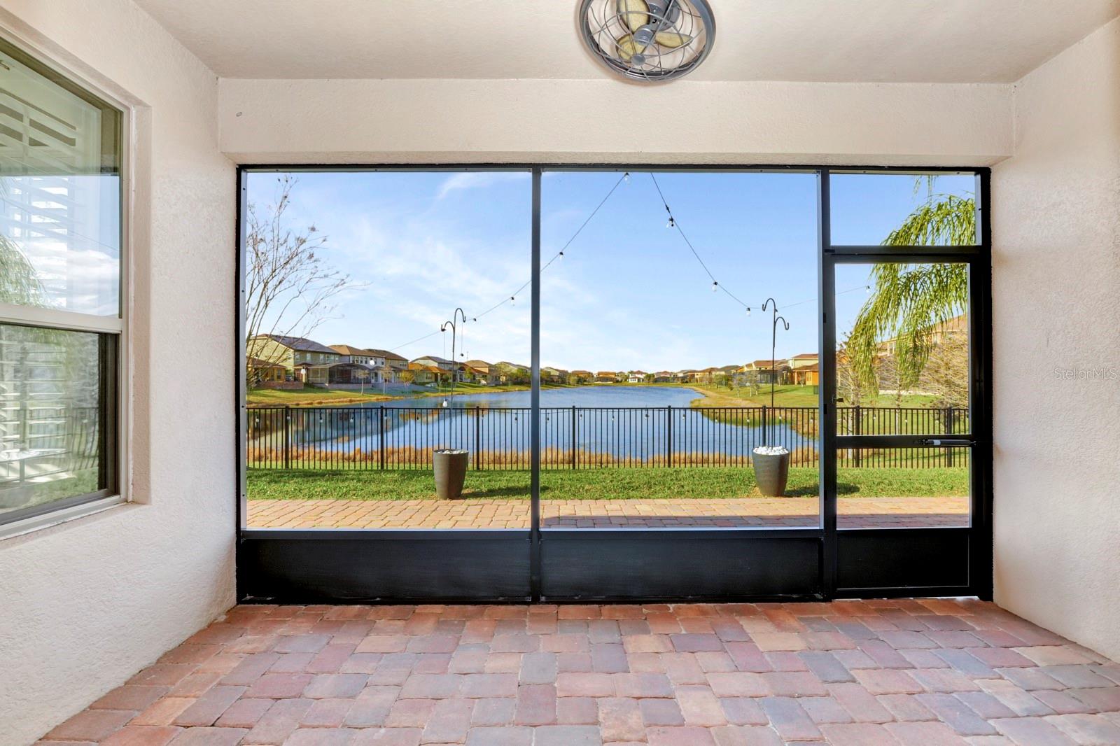 915 FOUNTAIN COIN LOOP