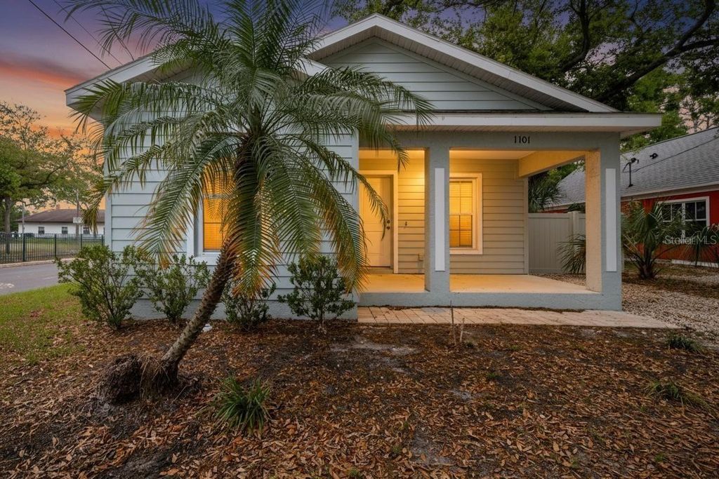 Photo of 1101 2nd Street W, Bradenton, FL 34205 (MLS # A4686799)