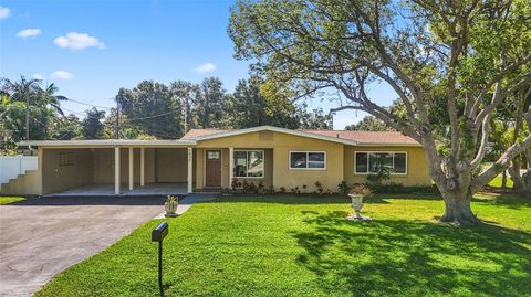 Photo of 5836 18th Avenue S, Gulfport, FL 33707 (MLS # TB8442062) Photo of 5836 18th Avenue S, Gulfport, FL 33707 (MLS # TB8442062)