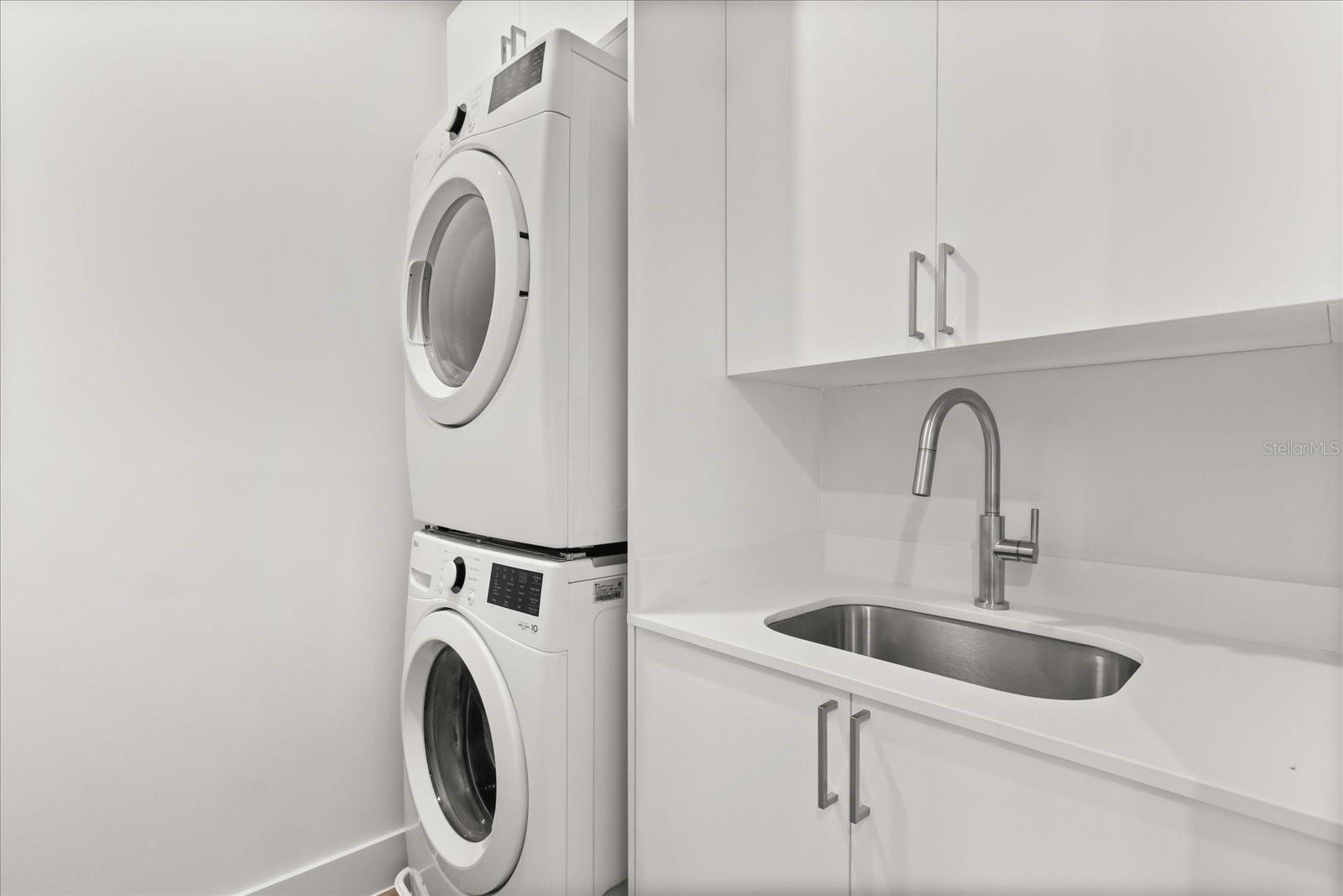 HOURGLASS HOMES - Residential