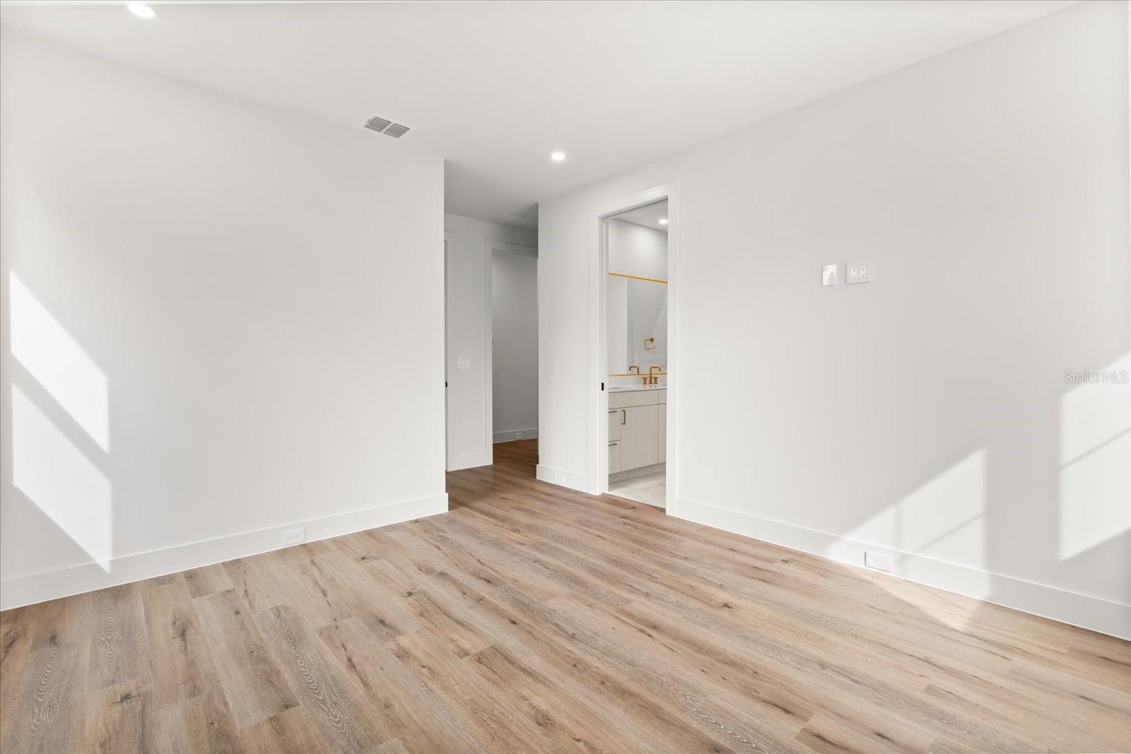 HOURGLASS HOMES - Residential