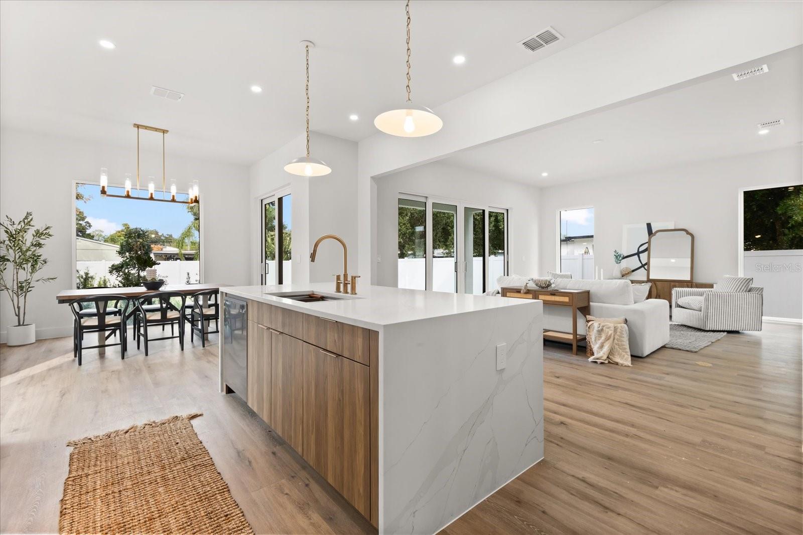 HOURGLASS HOMES - Residential