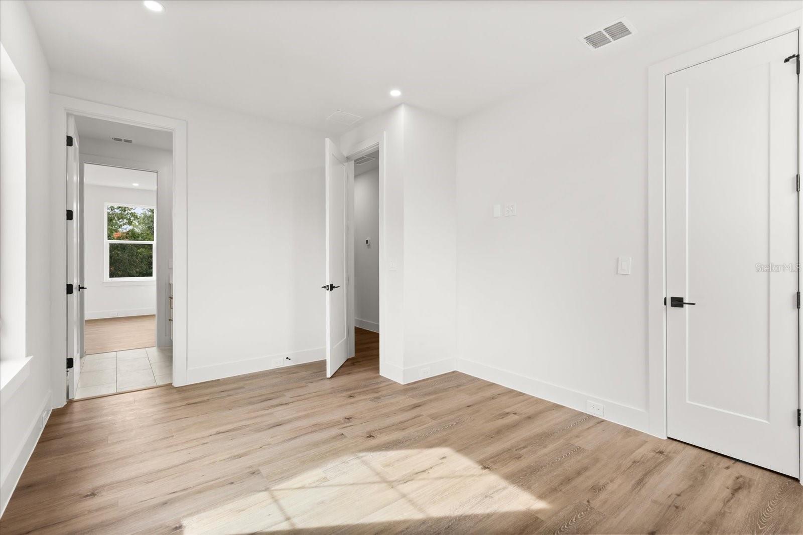 HOURGLASS HOMES - Residential