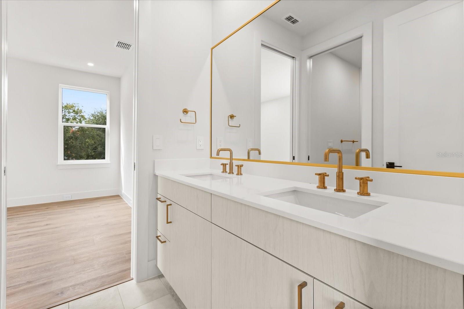 HOURGLASS HOMES - Residential