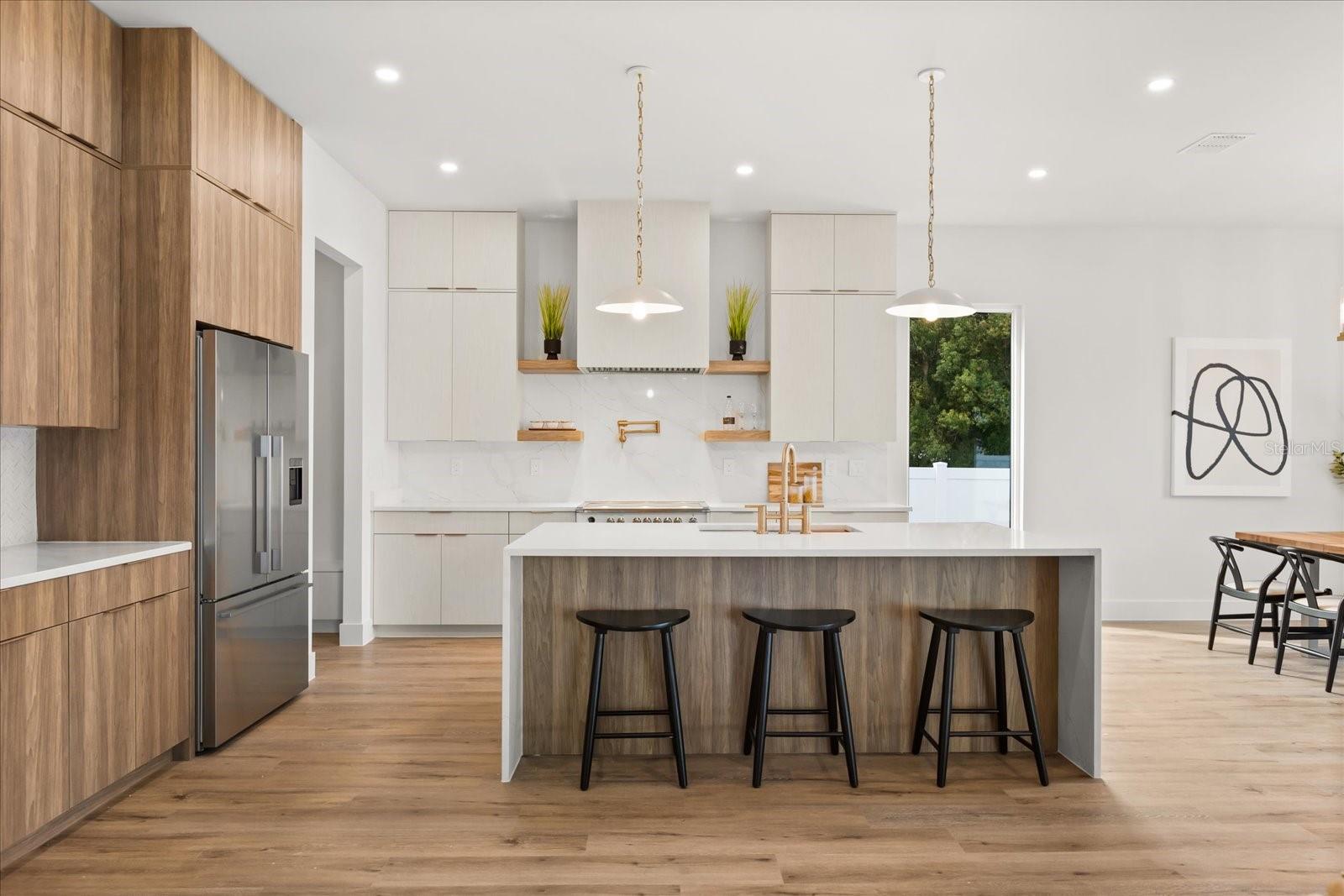 HOURGLASS HOMES - Residential