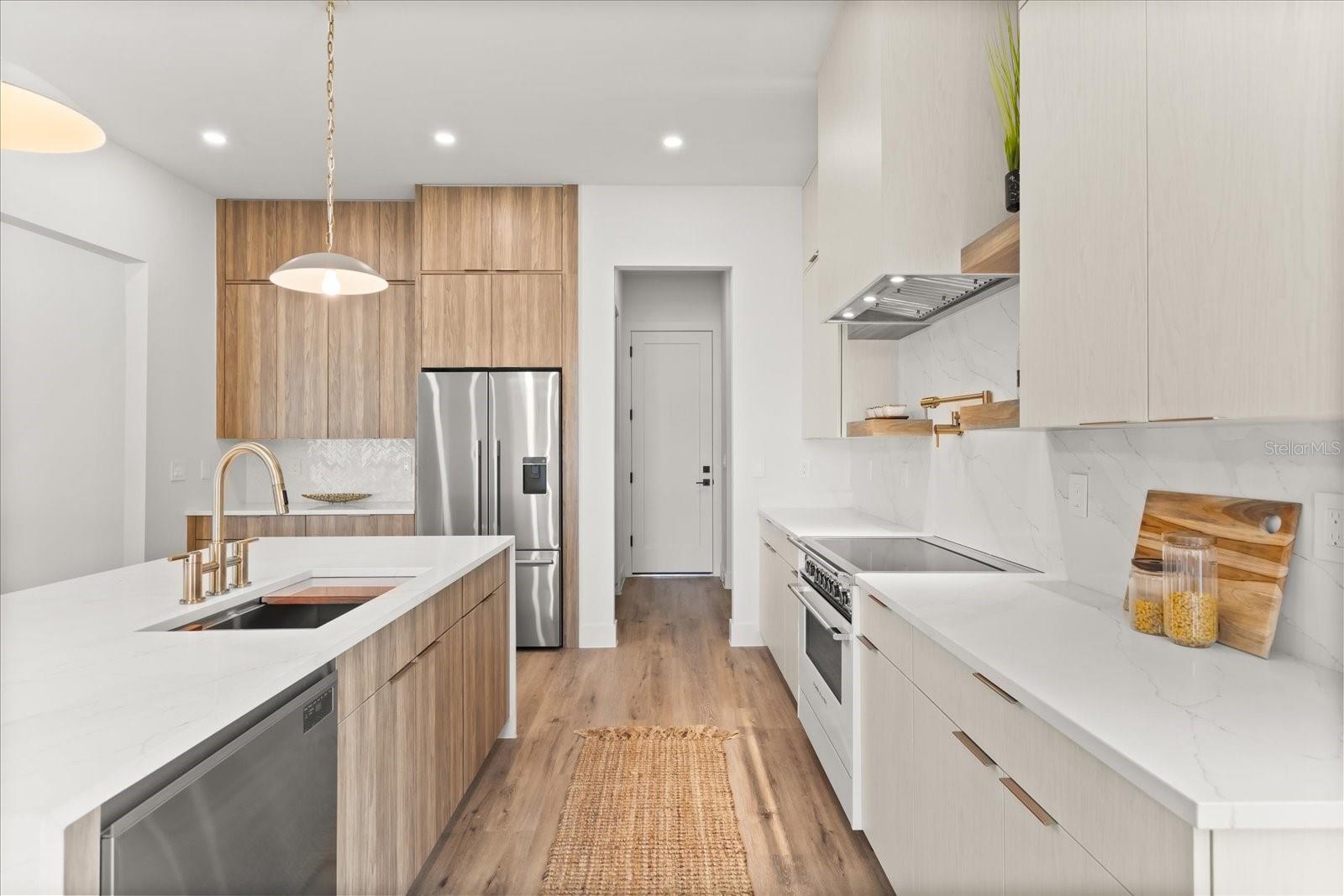 HOURGLASS HOMES - Residential