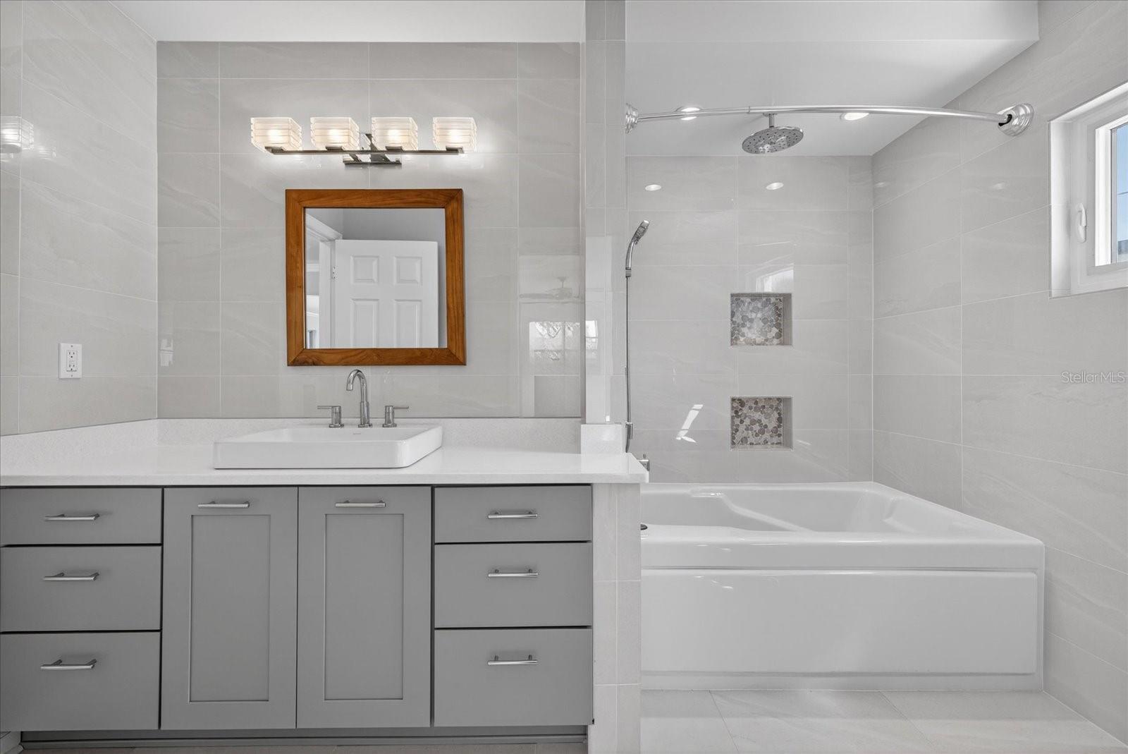 FLOR A MAR - Residential