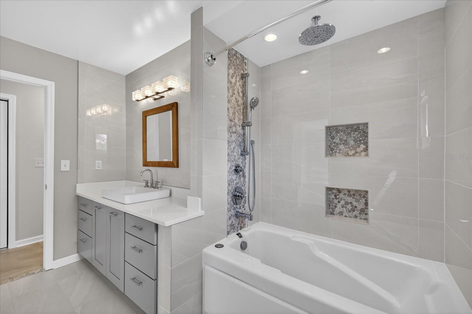 FLOR A MAR - Residential