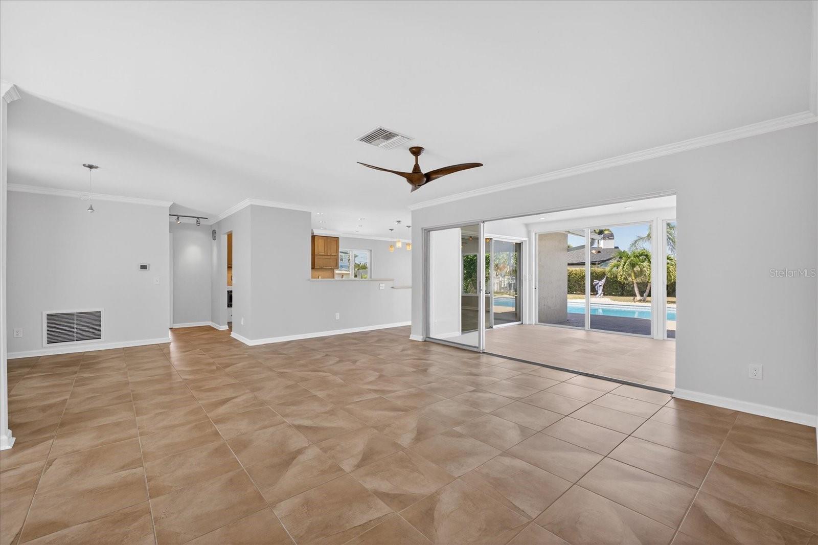 FLOR A MAR - Residential