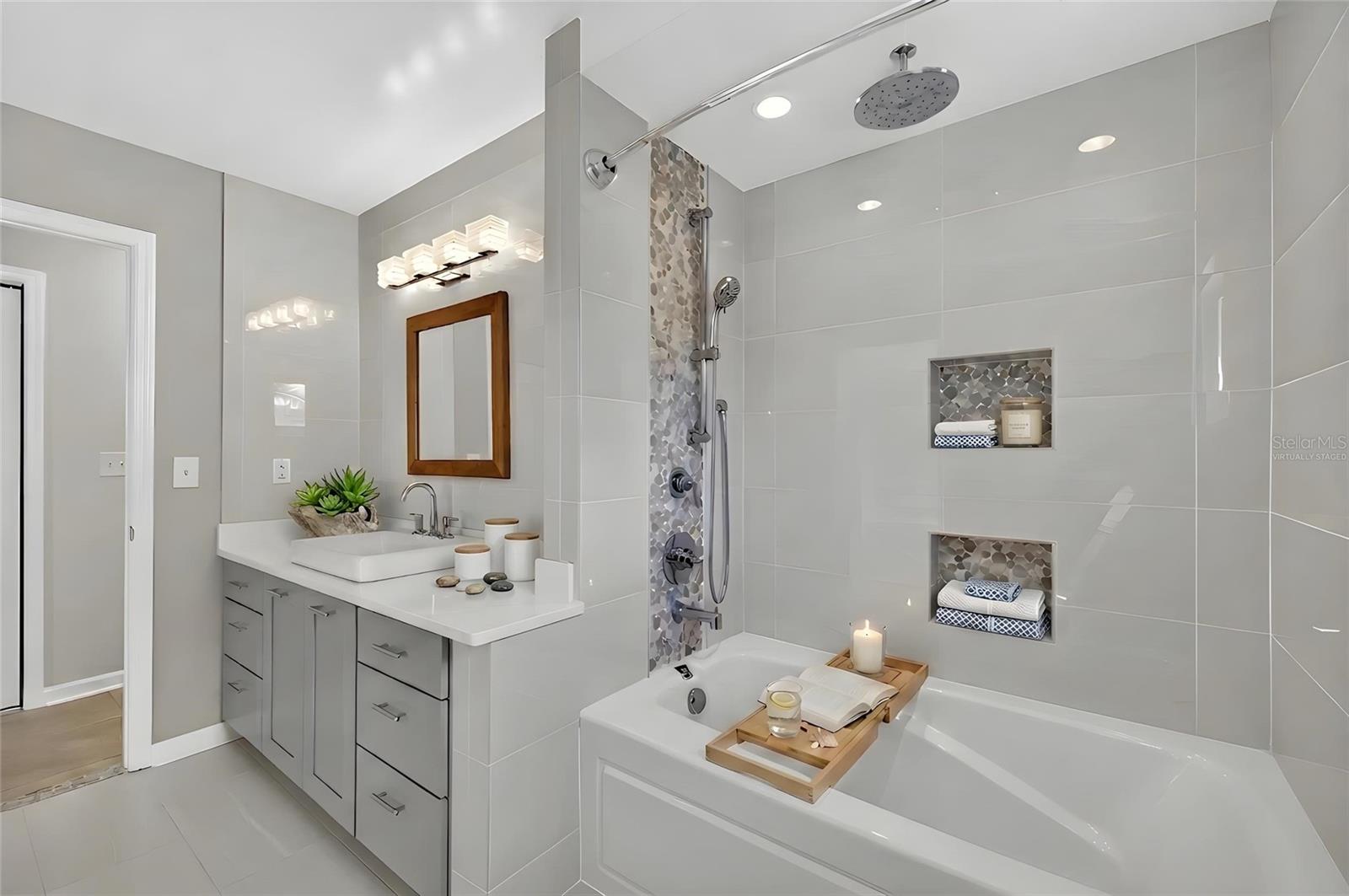 FLOR A MAR - Residential