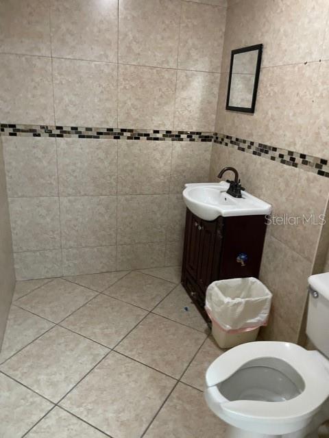 IRLO O BRONSONS SUB - Commercial Lease