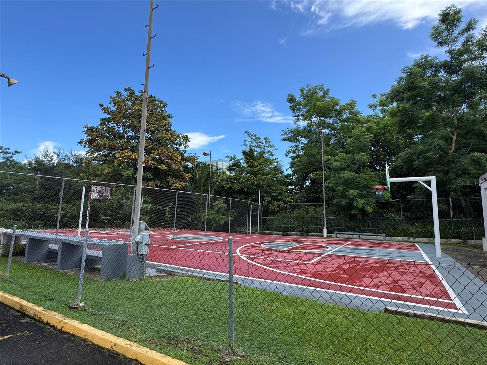 COND. PASEO DE MONTEFLORES - Residential Lease