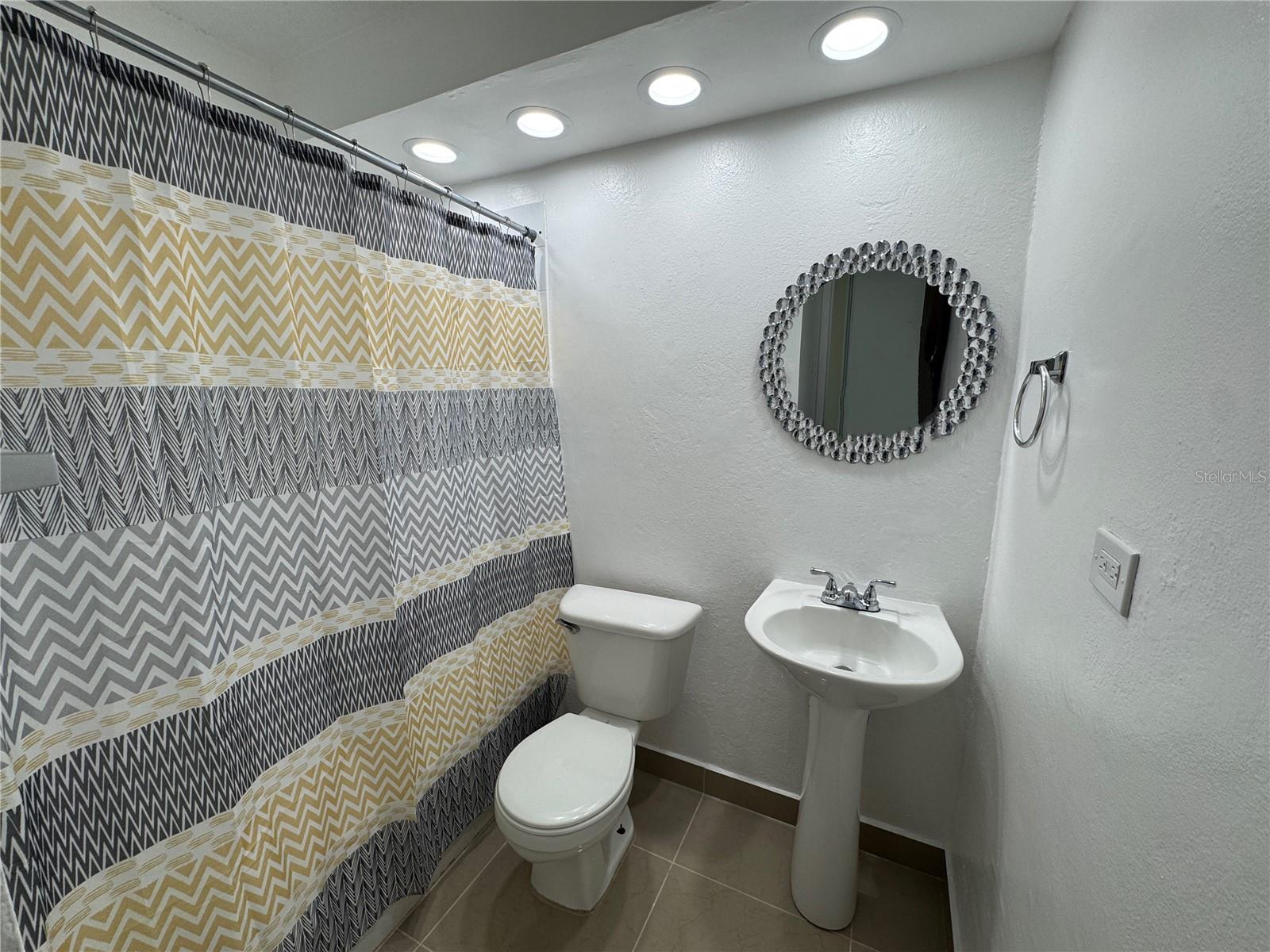 COND. PASEO DE MONTEFLORES - Residential Lease