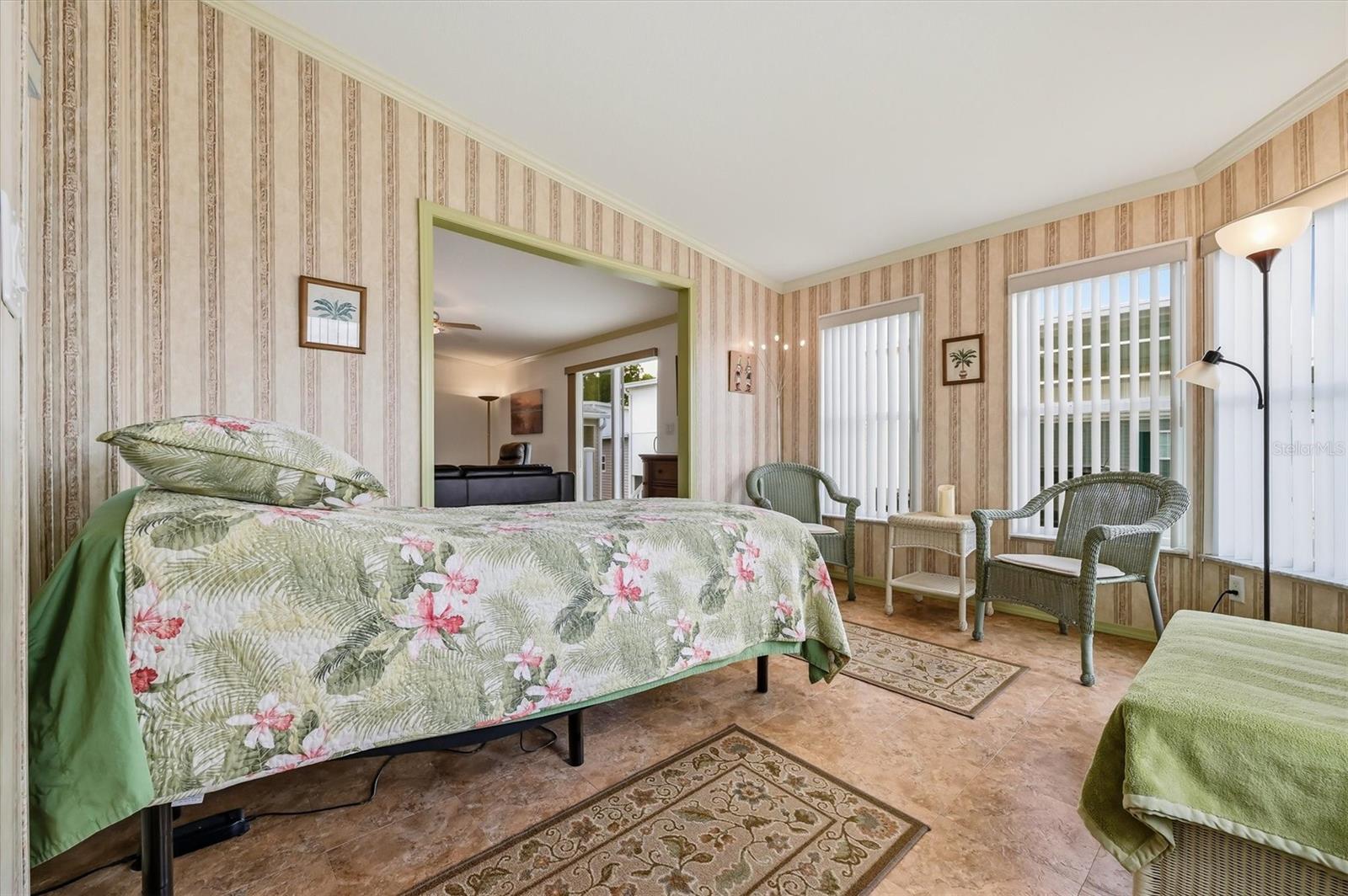 HAMPTON COURT UNREC - Residential