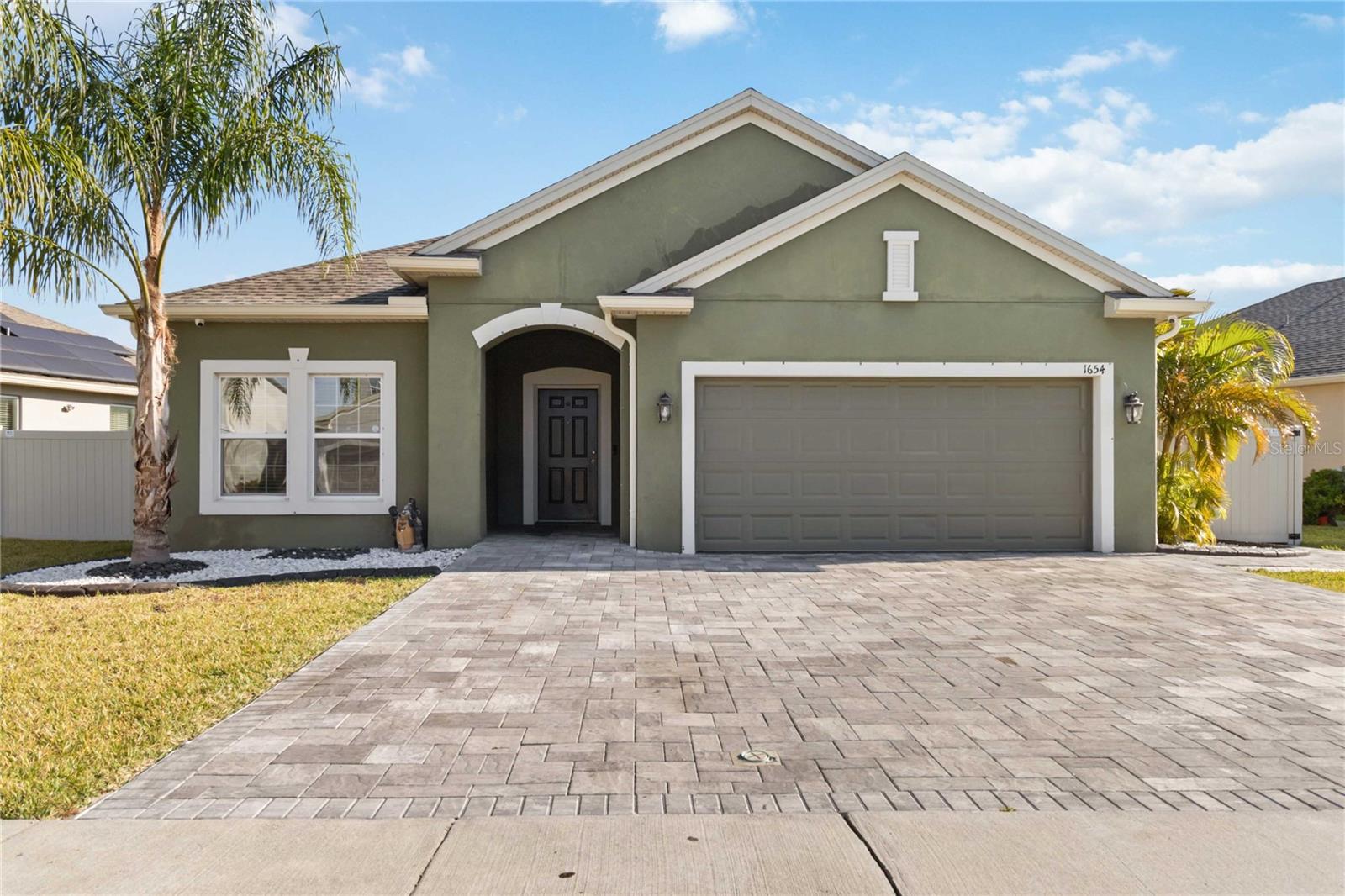 1654 CHATSWORTH CIRCLE