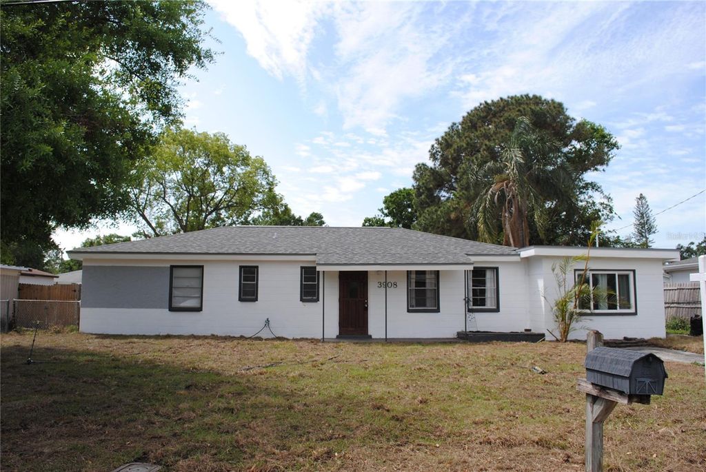 Photo of 3908 W Wallace Avenue, Tampa, FL 33611 (MLS # TB8486401)