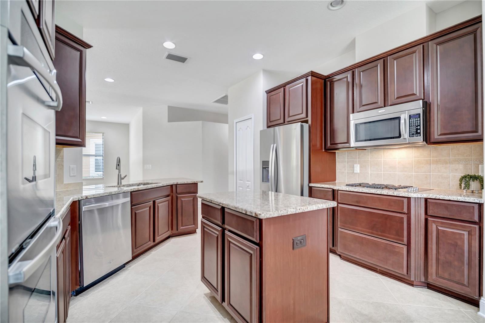 8013 HAMPTON GLEN DRIVE