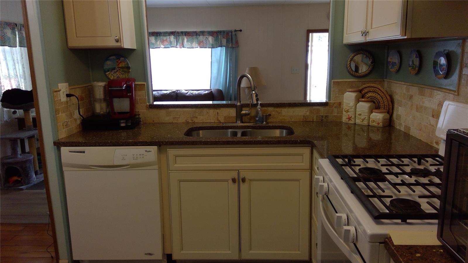 THUNDERBIRD MOBILE ESTATES - Residential