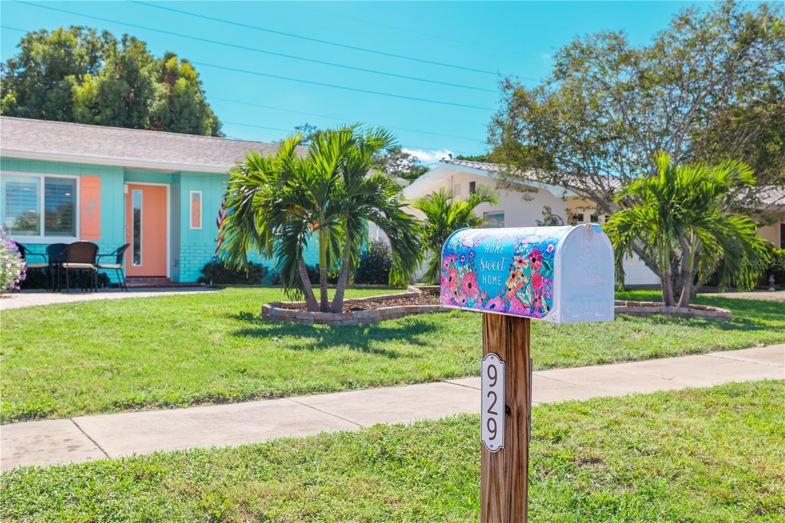 929 SANTA MONICA DRIVE