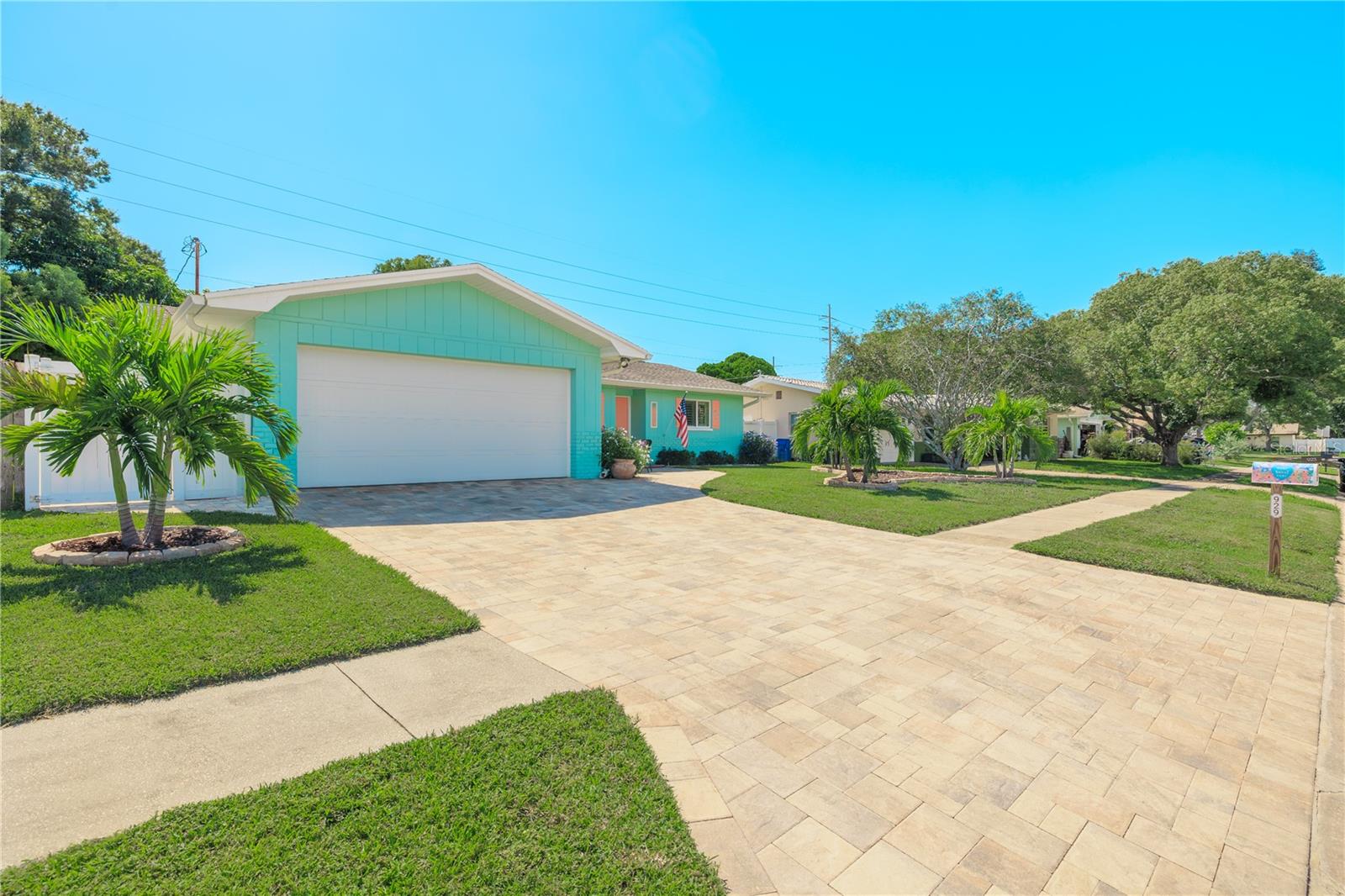 929 SANTA MONICA DRIVE