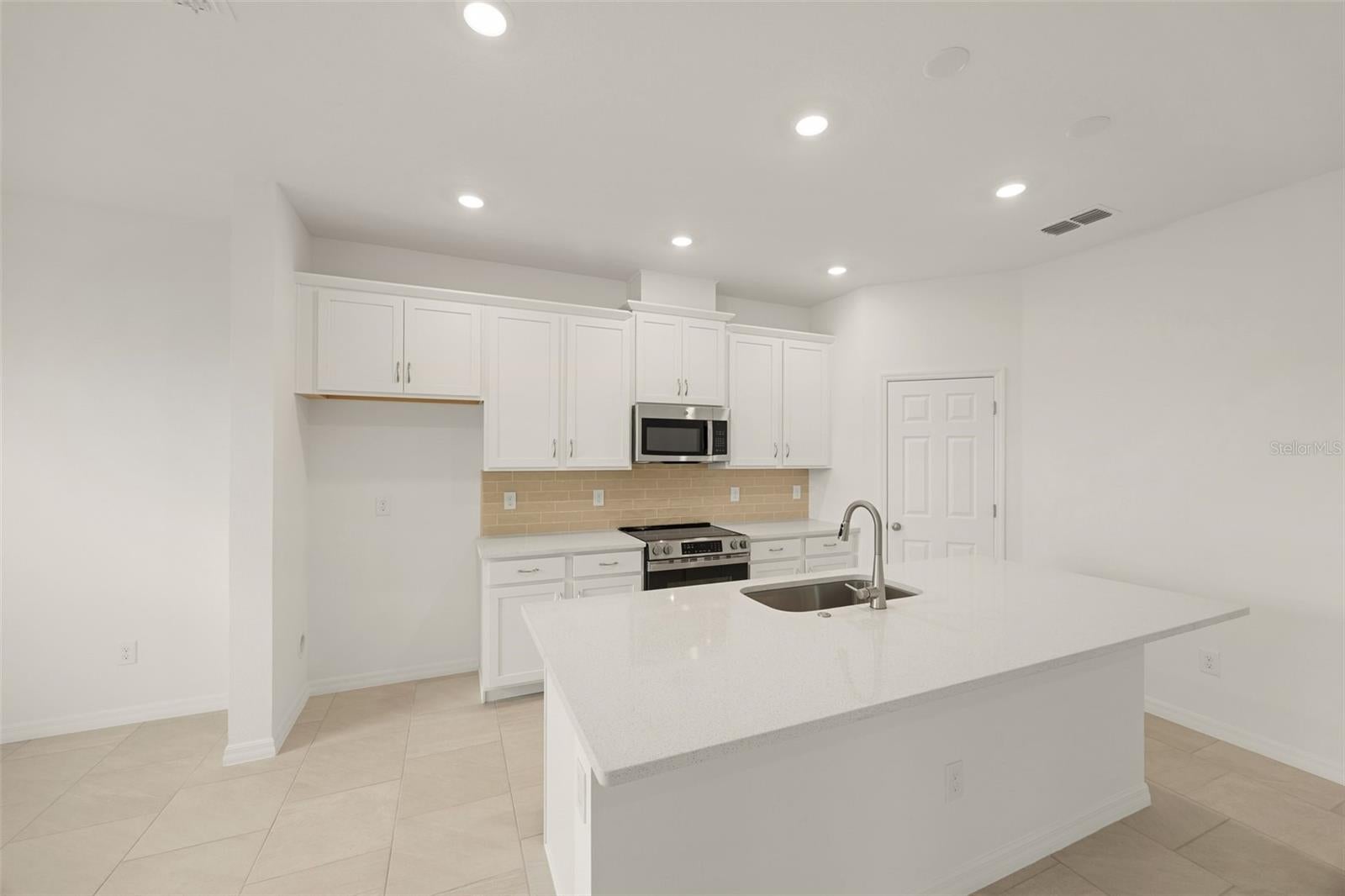1819 LATTICE WAY