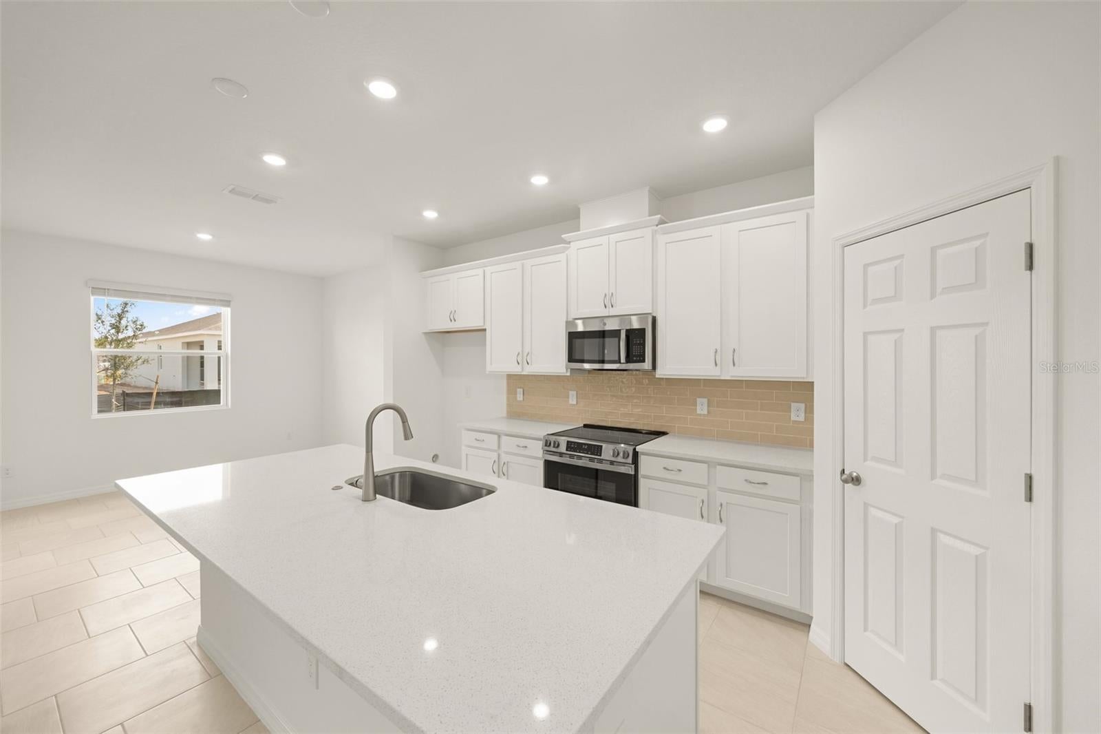 1819 LATTICE WAY