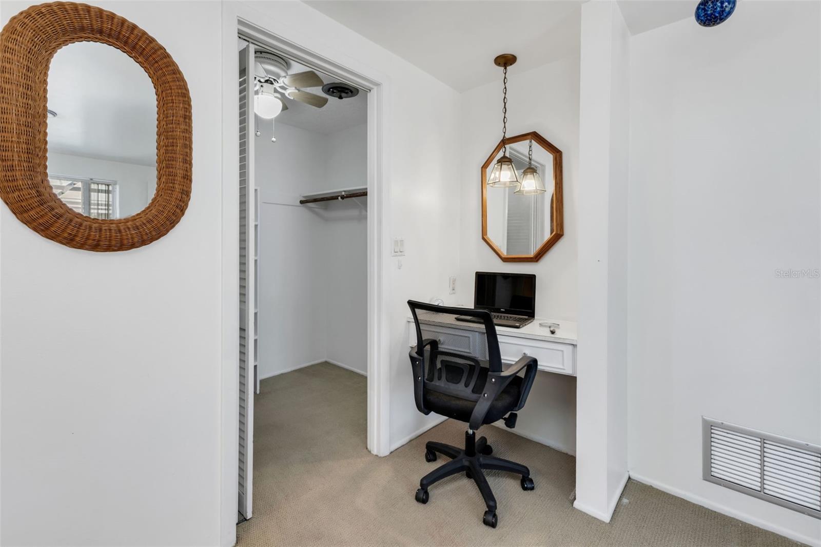 SOUTH VENICE - Residential