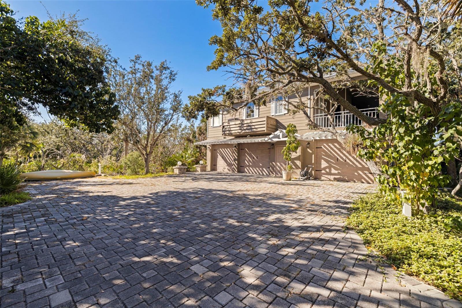 2000 BAYVIEW DRIVE
