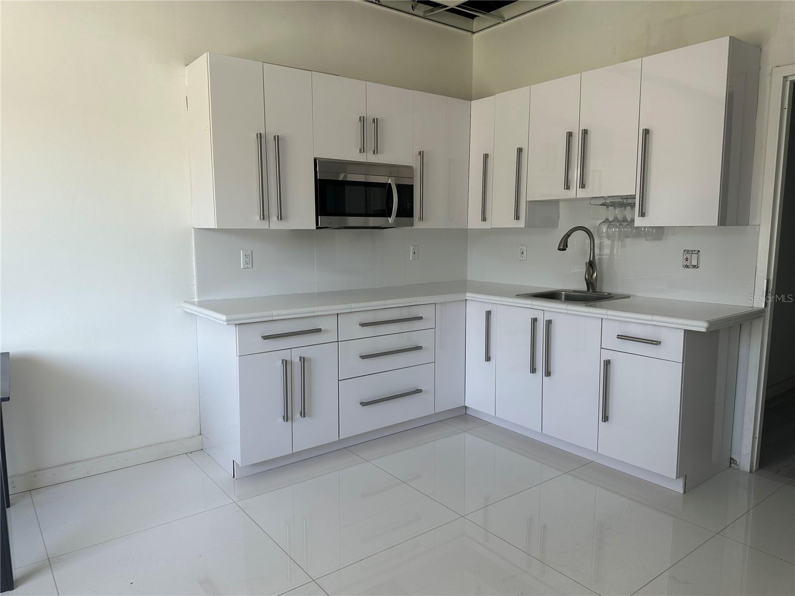 798 N SEMORAN BOULEVARD