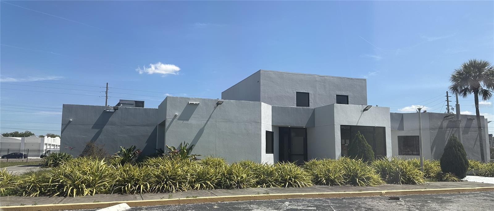 798 N SEMORAN BOULEVARD