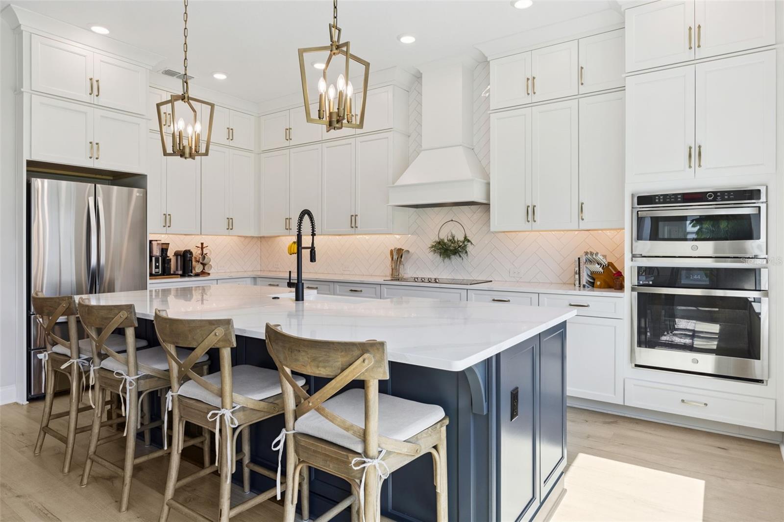 JOHNS LAKE POINTE - Residential