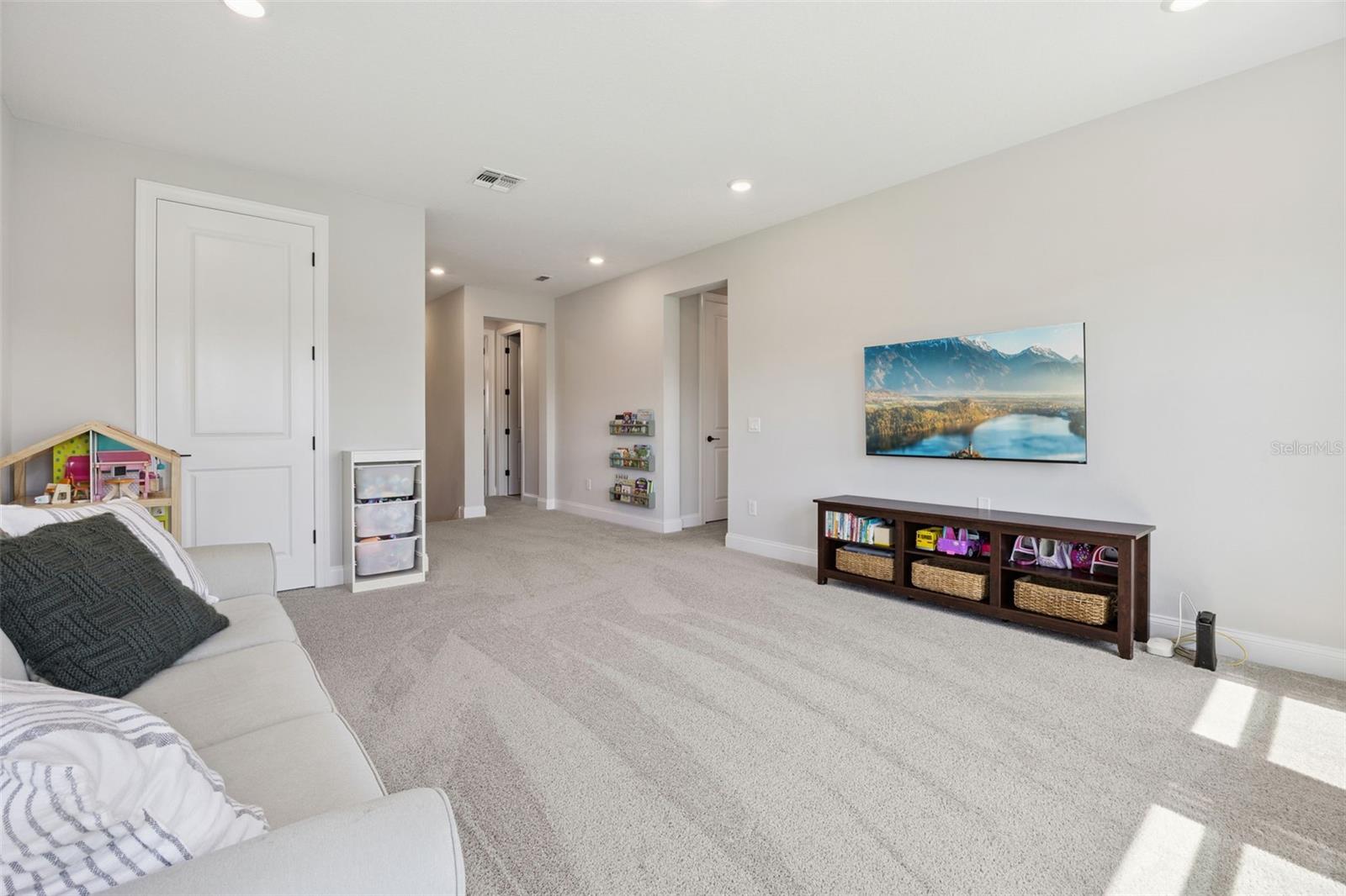 JOHNS LAKE POINTE - Residential