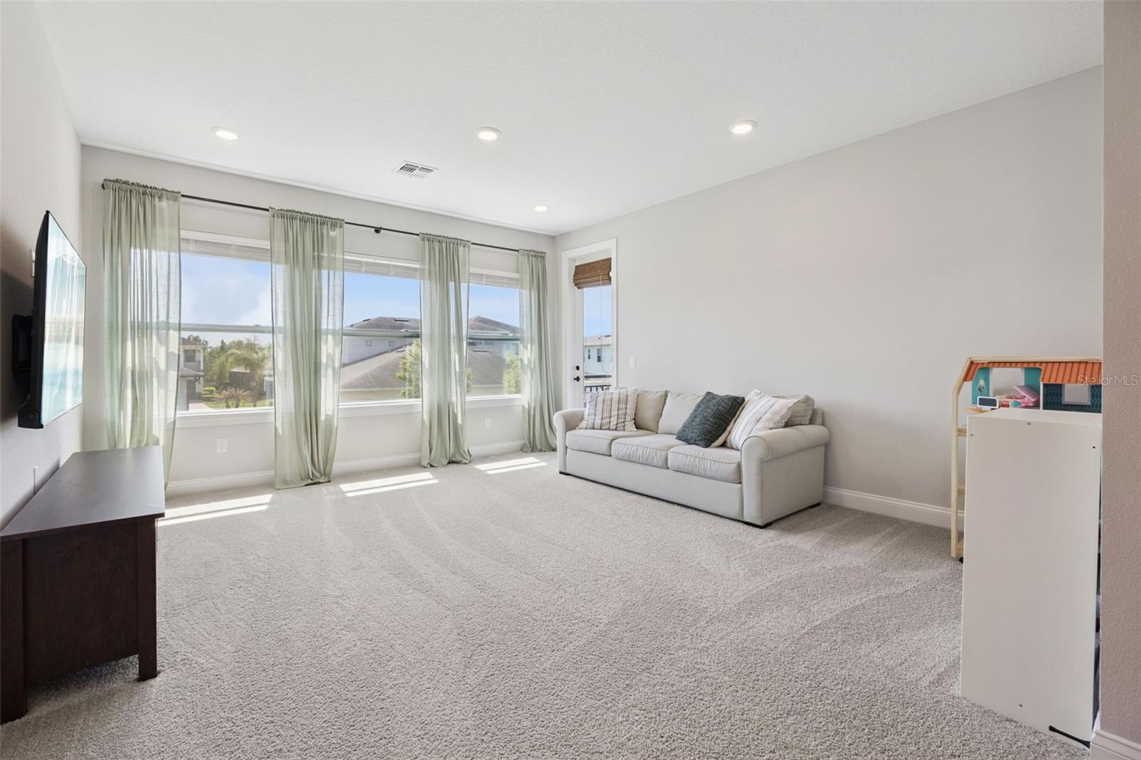 JOHNS LAKE POINTE - Residential