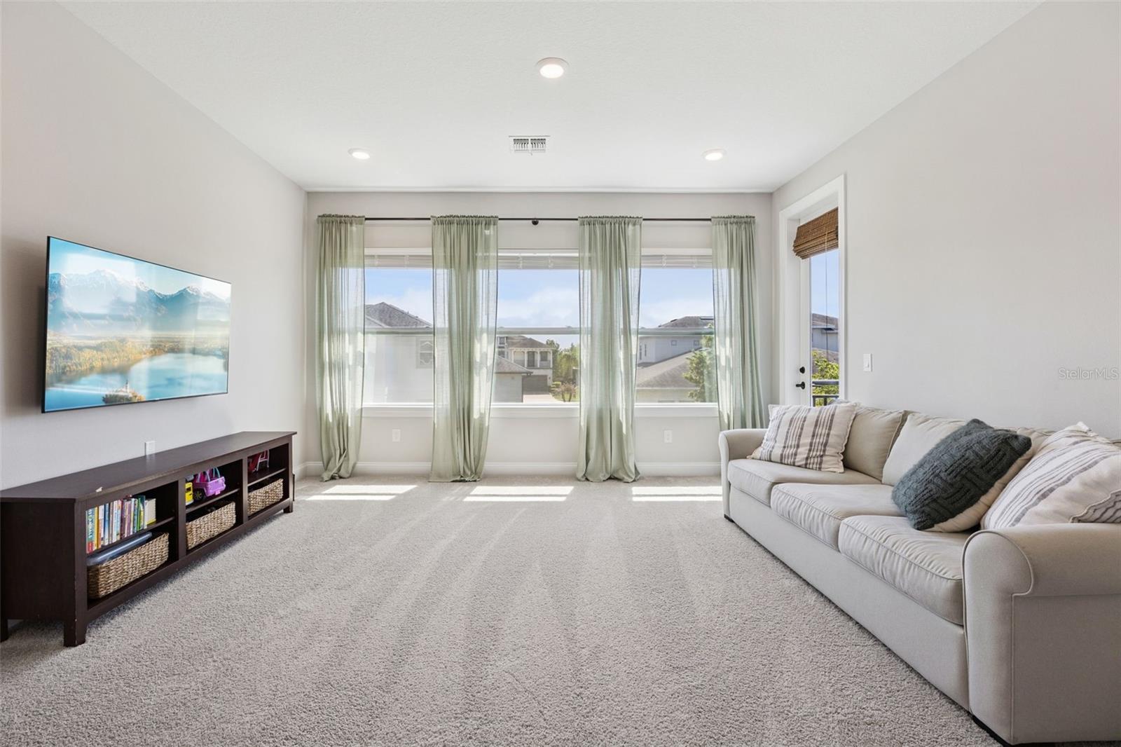 JOHNS LAKE POINTE - Residential