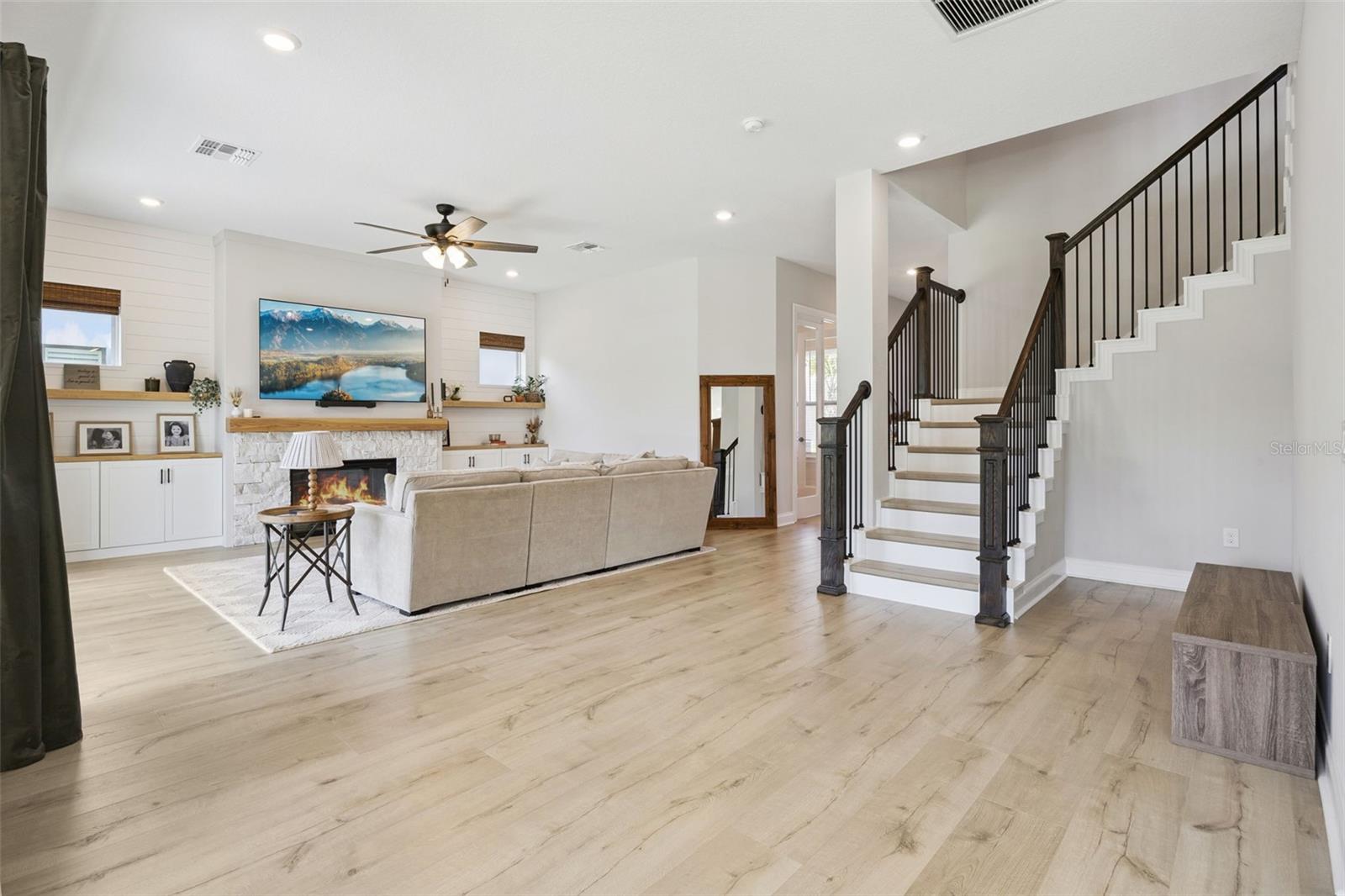 JOHNS LAKE POINTE - Residential